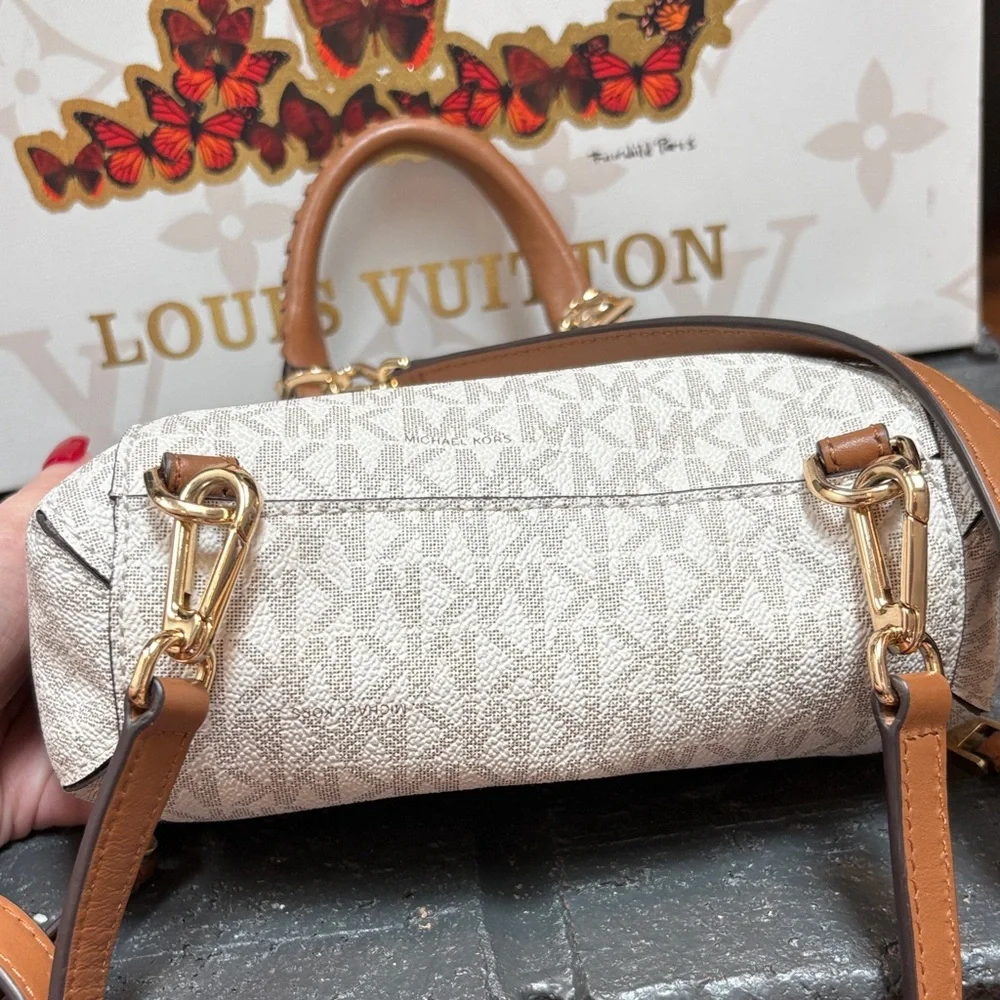 Michael Kors MK XS Viv Pebble Leather Convertible Backpack Crossbody